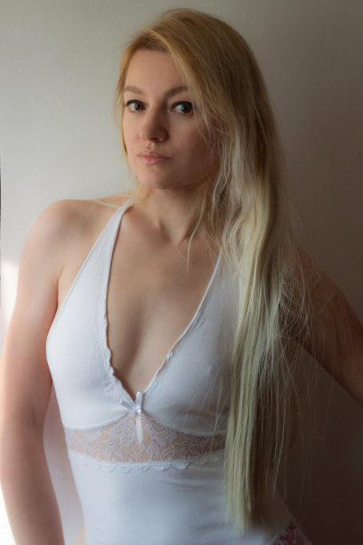 质疑的眼睛图片下载