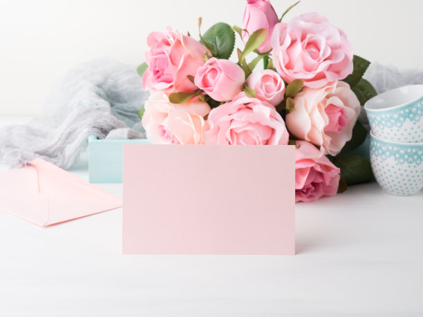 空白纸粉红色卡片情人节和玫瑰邀请图片下载