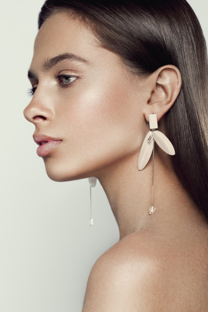 漂亮的裸妆女孩图片下载