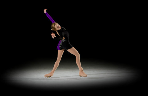 年轻的花样滑冰女孩图片下载