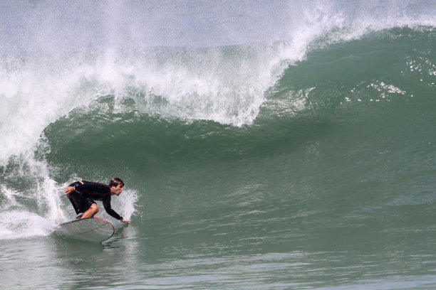 激进的冲浪老手图片下载