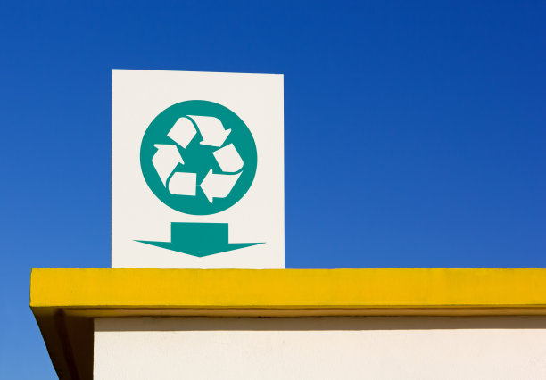 屋顶上的回收标志标志图片下载