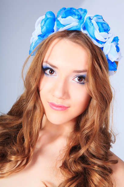 年轻女子与花朵图片下载