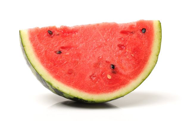 西瓜和切片在白色的背景图片下载