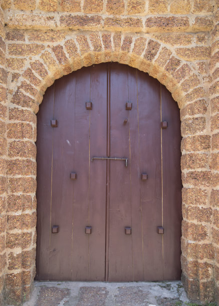 古老的木门在Duong Lam古村落图片下载