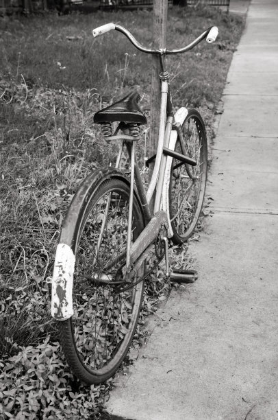 经典复古的城市自行车图片下载