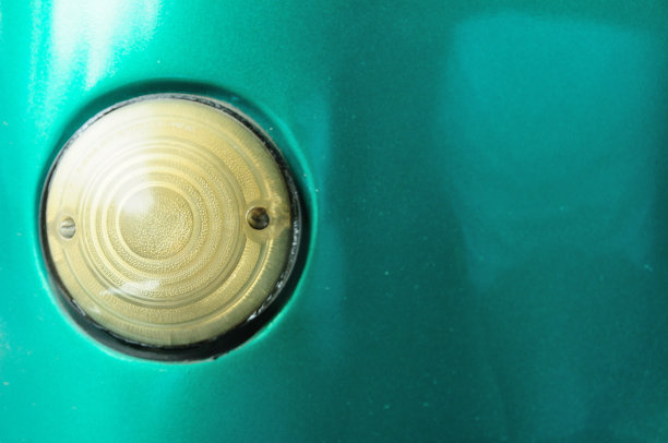 绿色老爷车的车灯图片下载