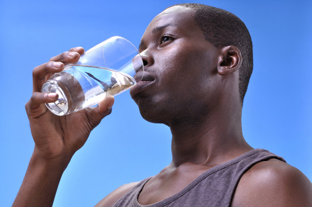 口渴的人图片下载