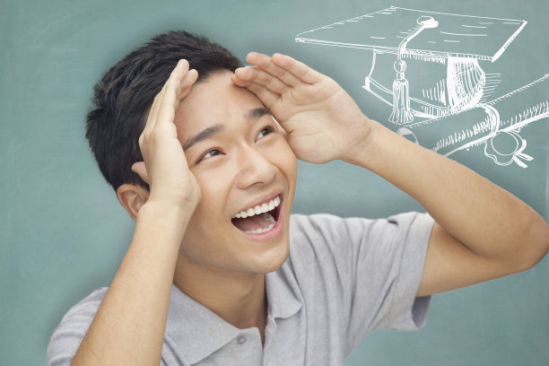 年轻人展望未来，毕业和教育图片下载