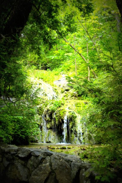 宁静的瀑布图片下载