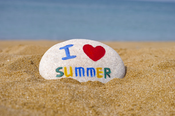 石头和文字我喜欢夏天在海边的海滩图片下载