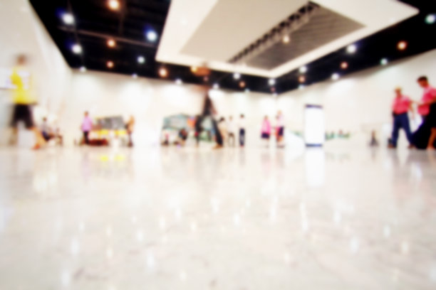 现代建筑里模糊不清的人图片下载