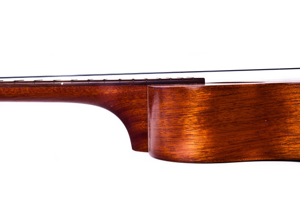 尤克里里吉他木红木孤立。图片下载