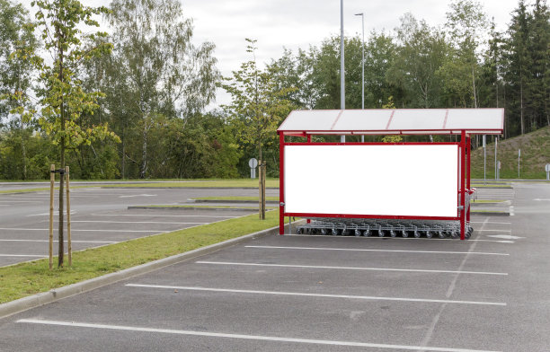 模拟。购物车返回到一个停车场。图片下载