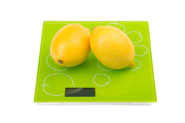 两个黄色柠檬鳞片图片下载