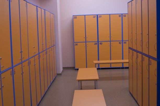 豪华的背景和非常干净的橙蓝色更衣室图片下载