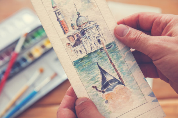 画家在做他的工作。图片下载