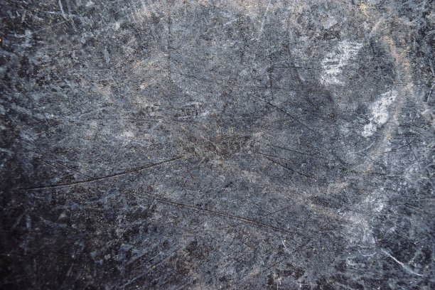 灰色表面上散布着棕色和黑色的条纹图片下载