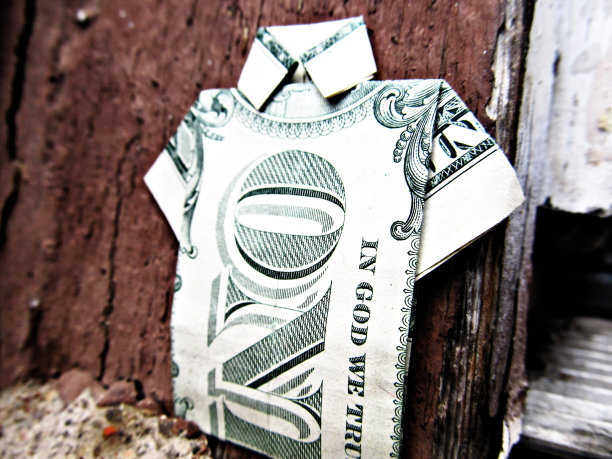 现金的西装图片下载