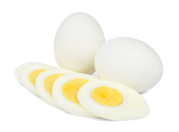 两个煮鸡蛋和一个煮鸡蛋切片图片下载