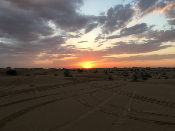 迪拜沙漠日落景观图片下载