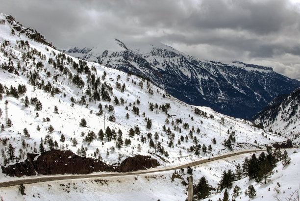 冬季的雪景(西班牙)图片下载