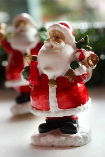 圣诞老人的小雕像图片下载