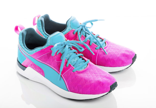 运动鞋在白色背景与剪裁路径图片下载