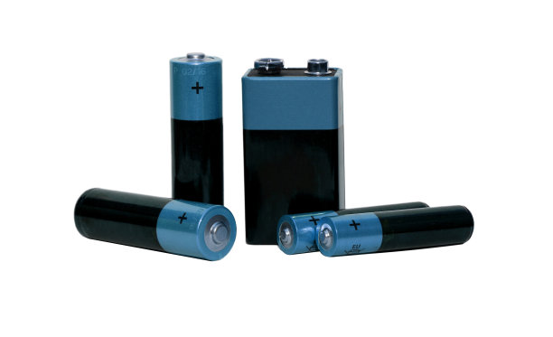 许多不同的电池，AAA型，AA型，PP3型，白色背景，隔离图片下载