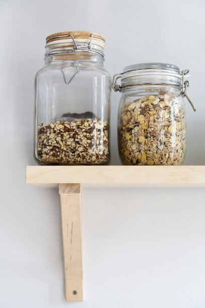 什锦麦片在架子上储存图片下载