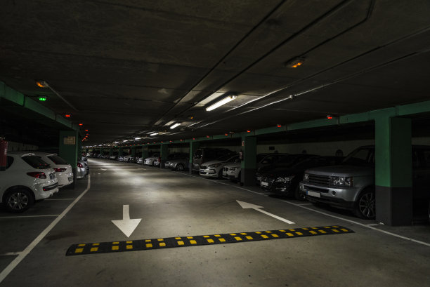 地下停车场图片下载