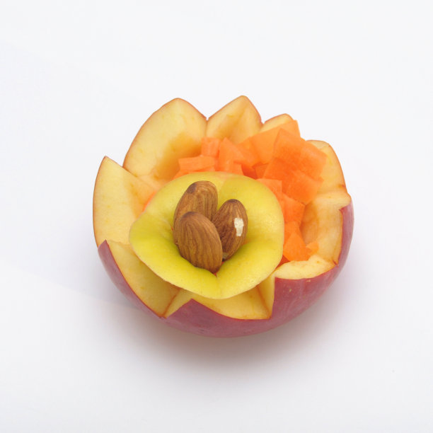 开胃菜:苹果、杏仁和胡萝卜图片下载