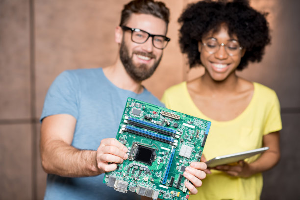 程序员与计算机主板图片下载