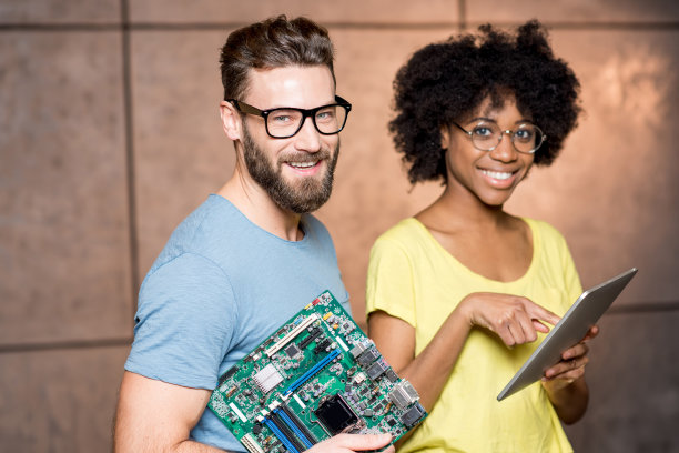 程序员与计算机主板图片下载