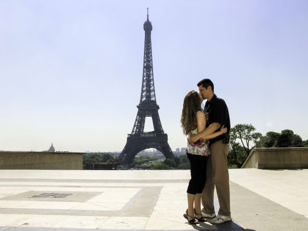 在巴黎度蜜月图片下载