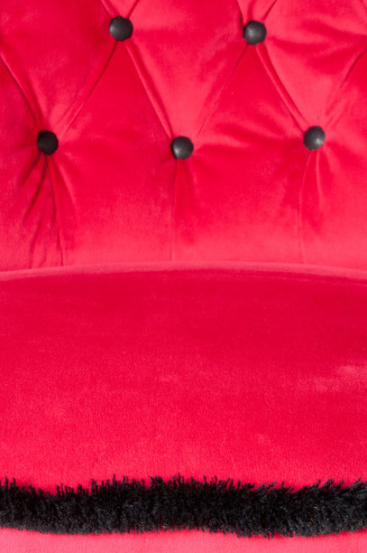 抽象的粉红色天鹅绒衬垫与黑色流苏图片下载