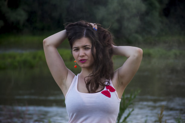 美丽和灰尘图片下载