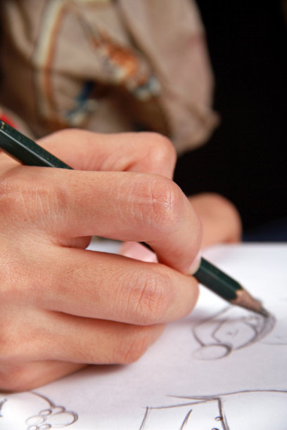 动画师正在画一个角色图片下载