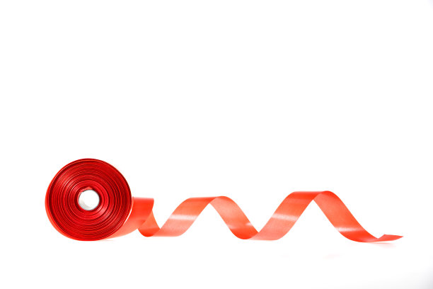 红丝带从一卷白底上孤立开来图片下载