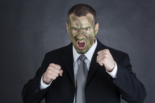 愤怒的商人准备战斗图片下载