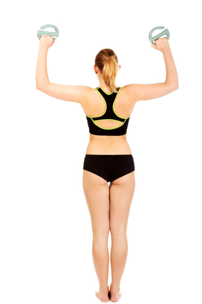 健身女性用体重锻炼的后视图图片下载