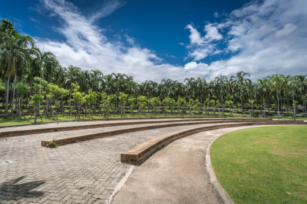 公园里的混凝土看台图片下载