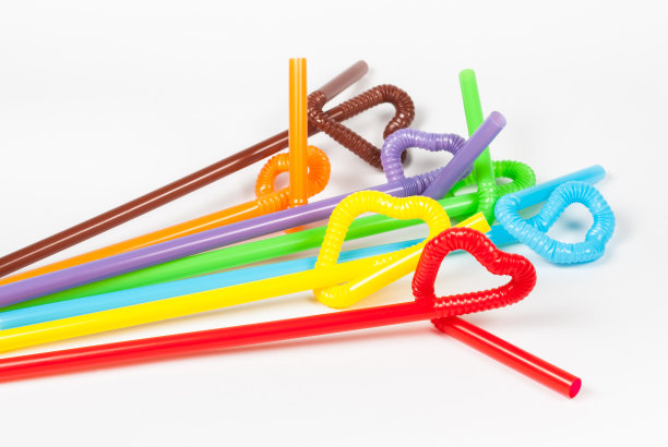 五彩心形稻草图片下载