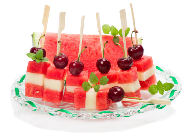 用樱桃装饰的新鲜西瓜和甜瓜片图片下载