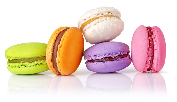 美味的杏仁饼孤立在白色的背景素材图片