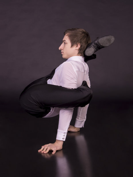 非凡的男孩体操-瑜伽图片下载