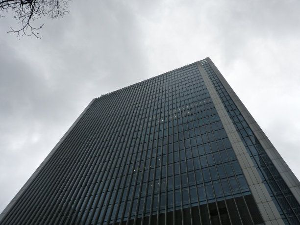 高大的办公楼图片下载