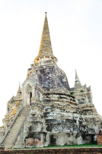 古老的宝塔孤立在白色图片下载