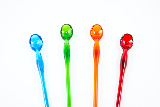 颜色勺孤立在白色背景上图片下载
