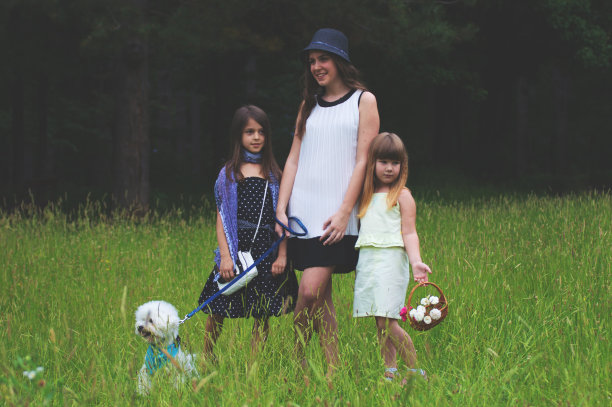 三个女孩图片下载